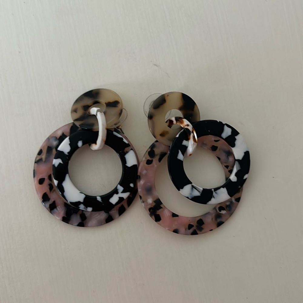 Chic Statement Earrings - image 1